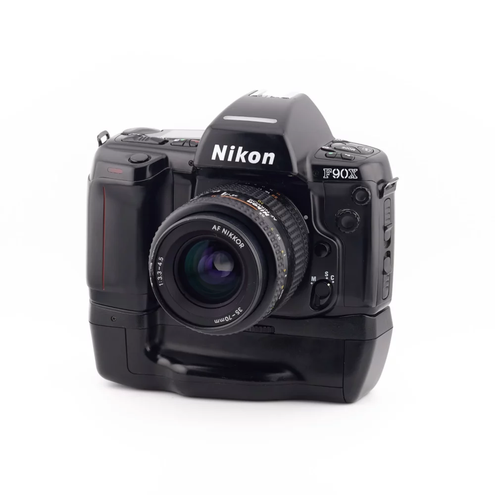 F90X - Nikkor 35-70 f/3.3-4.5 - MB-10