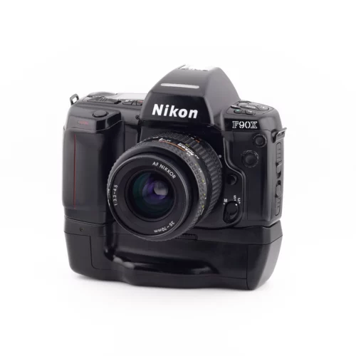 F90X - Nikkor 35-70 f/3.3-4.5 - MB-10