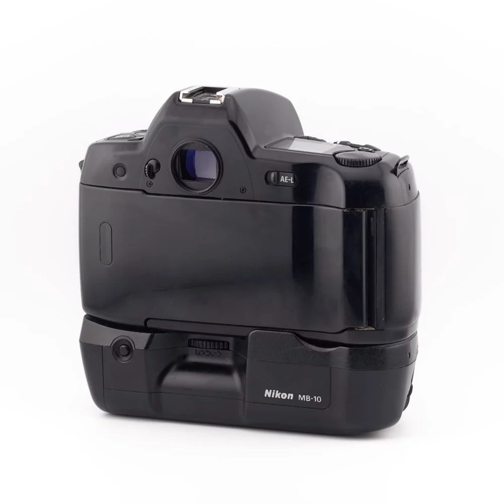 F90X - Nikkor 35-70 f/3.3-4.5 - MB-10 – Image 2
