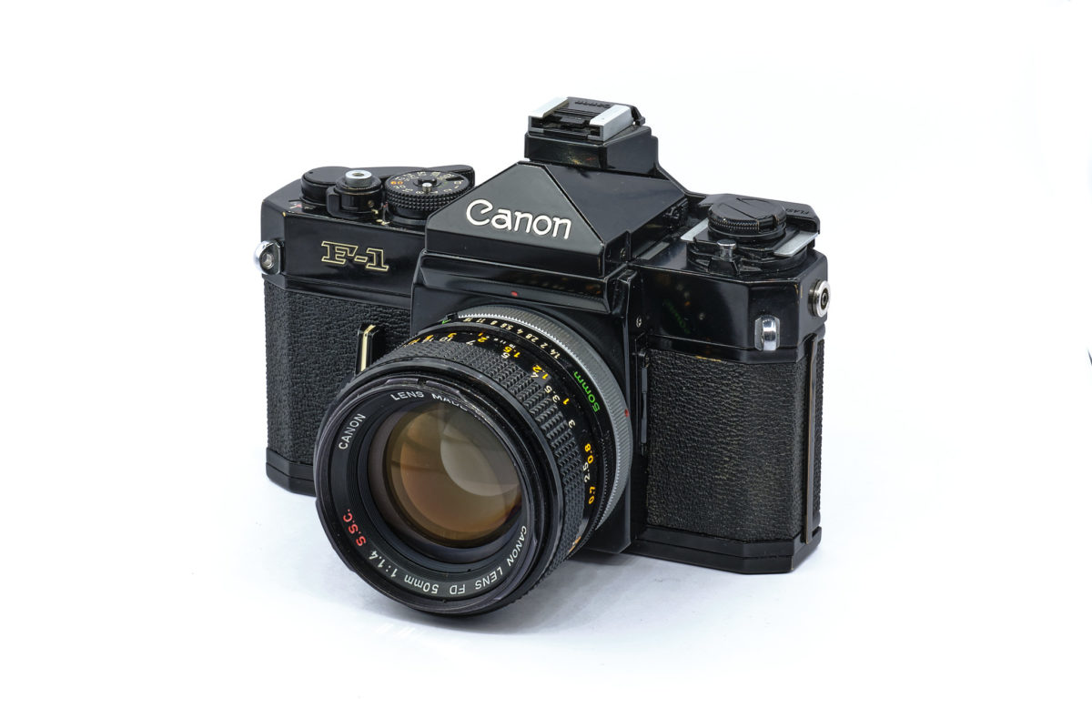 Canon F-1 avec objectif Canon FD 50 mm f/1,4 S.S.C., vue de face