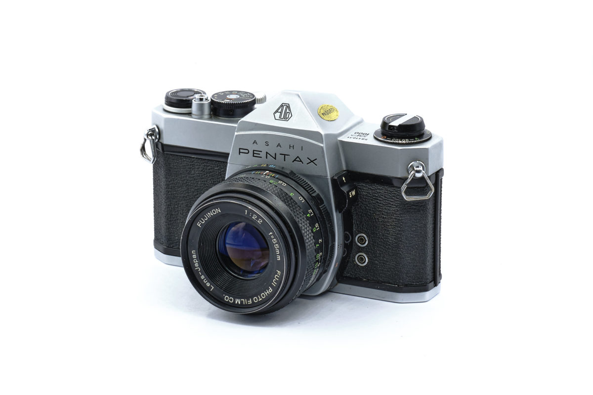 Asahi Pentax SP1000, de la famille Spotmatic, avec un objectif Fujinon 55 mm f/2,2 en monture M42