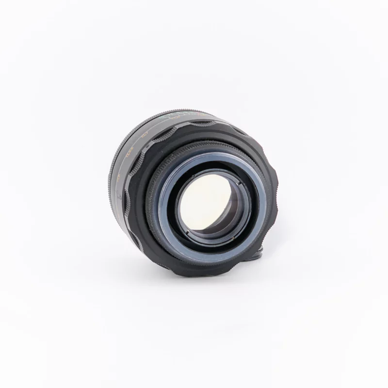 Objectif Helios 44-2 58 mm f/2 vu de l'arrière, avec le filetage de sa monture M42