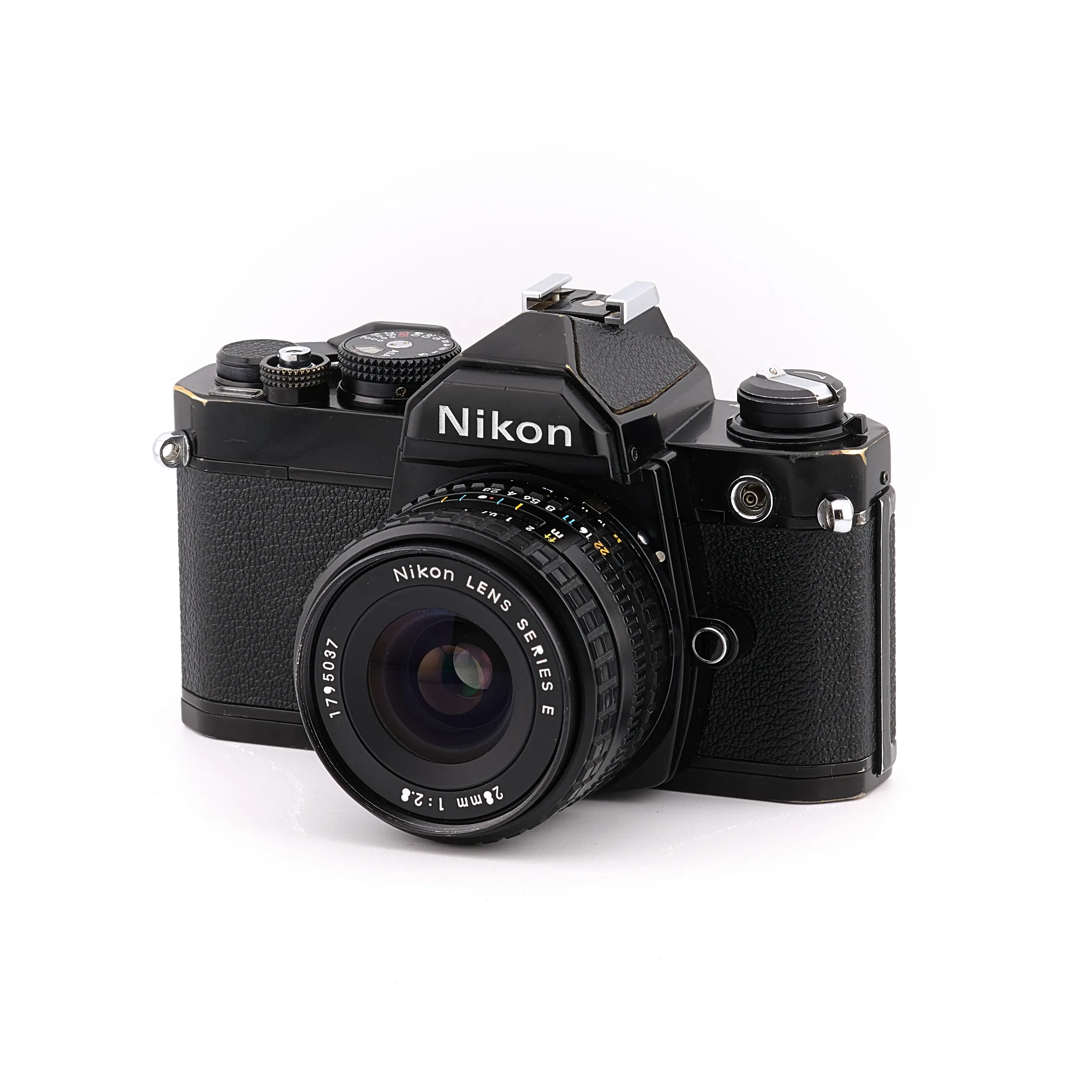 Nikon FM — Nikon Series E 28mm f/2.8 Nikon FM — Nikon Series E 28mm f/2.8 reconditionné (1)