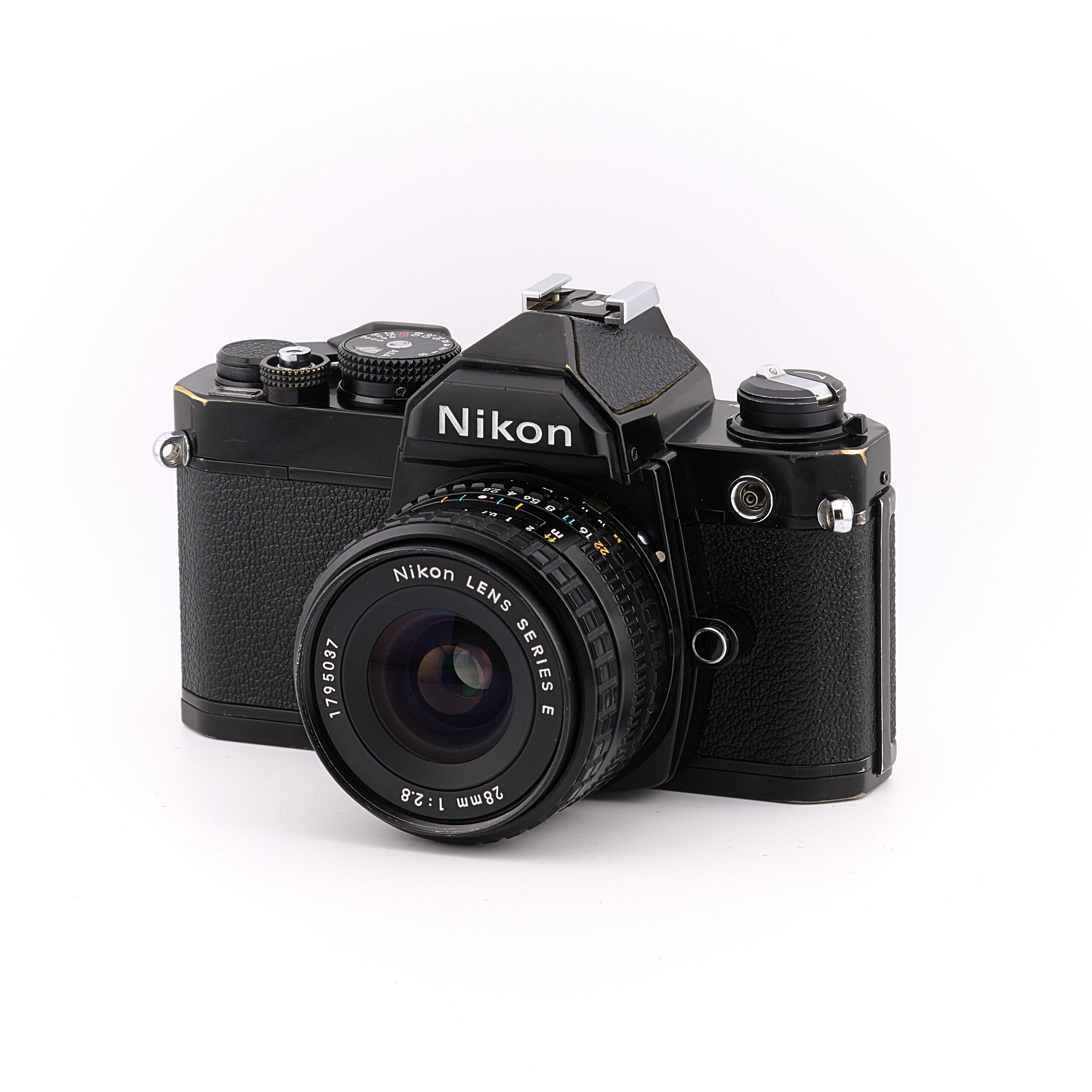 Nikon FM — Nikon Series E 28mm f/2.8 Nikon FM — Nikon Series E 28mm f/2.8 reconditionné (1)