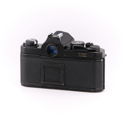 Nikon FM — Nikon Series E 28mm f/2.8 reconditionné (2)