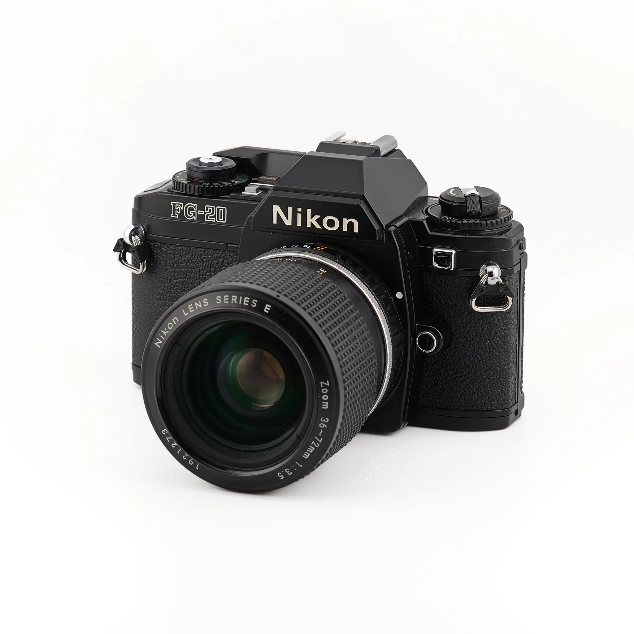 Nikon FG-20 — Nikon Series E 36-72mm f/3.5 Nikon FG-20 — Nikon Lens Series E Zoom 36-72mm f/3.5 reconditionné (1)